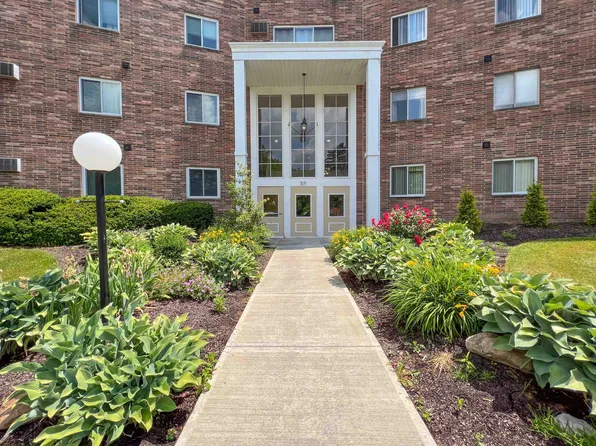 315 Solon Rd APT 305, Chagrin Falls Village, OH 44022