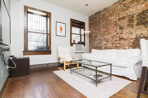 Rented by MTY Group, Inc | media 19