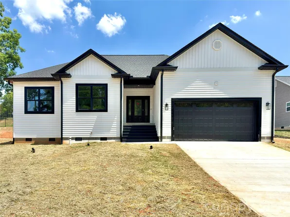 1204 Spring Time Ct SW, Lenoir, NC 28645