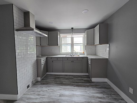 4th image of 57 Royal Ave #2