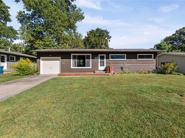 5718 W 75th Ter, Prairie Village, KS 66208