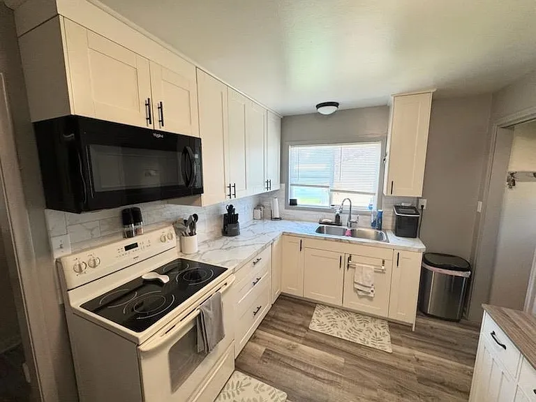 802 E E St #G — Photo 4