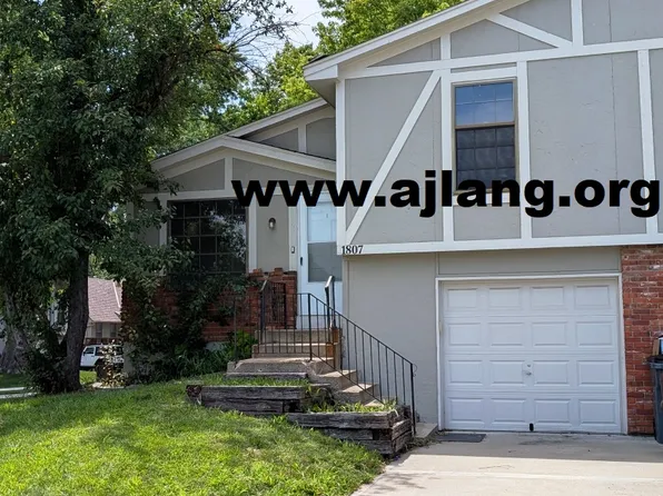 1807 S Scarborough St, Olathe, KS 66062