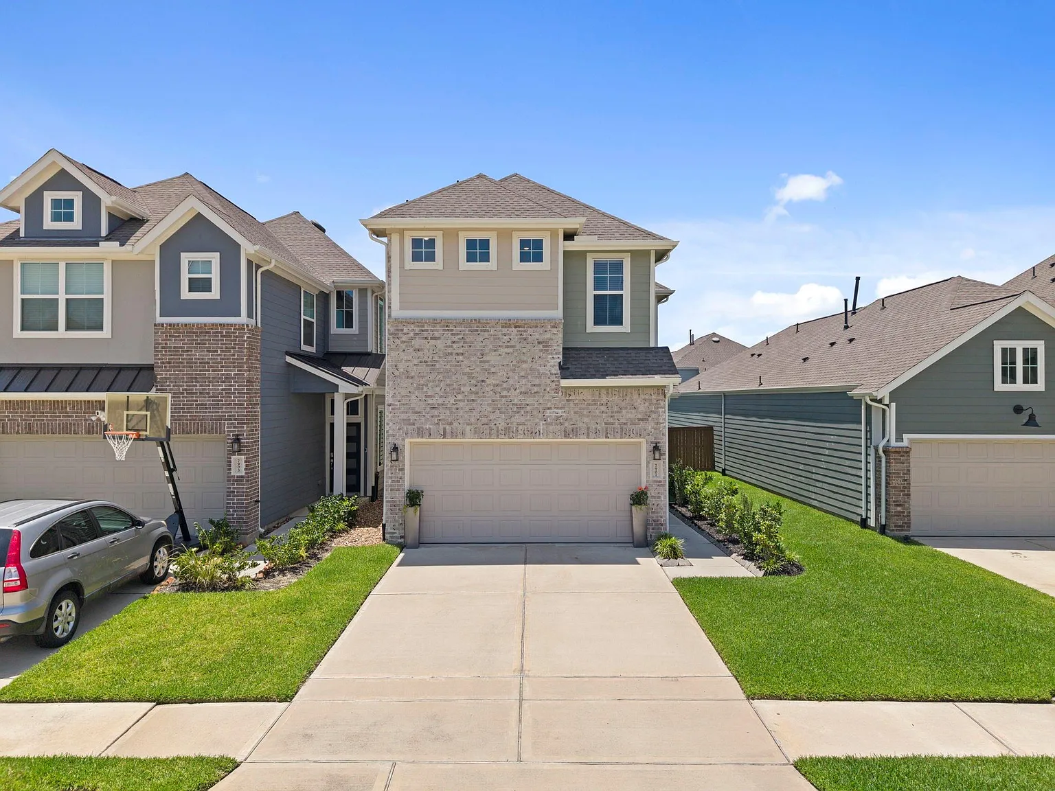 3 bed, 2.5 bath, 1800 sqft, $2,500 — Photo 2