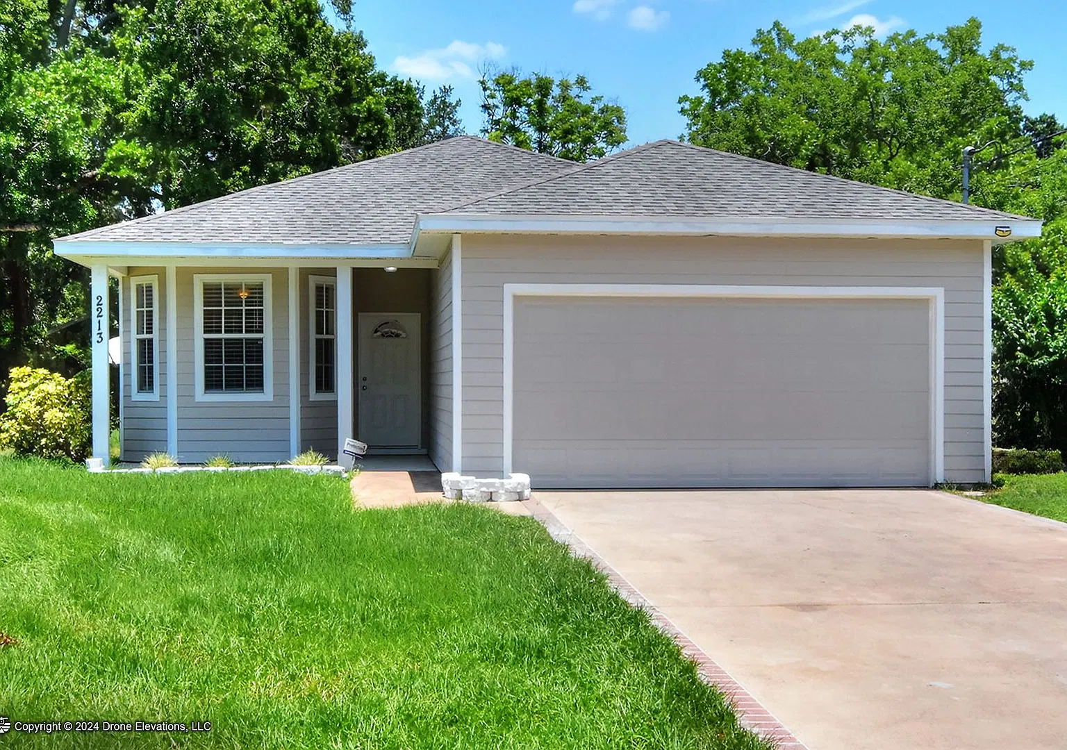 Southwest Winter Haven Home — Photo 3