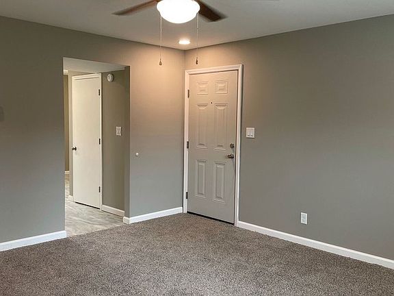 3rd image of 907 Georgian Dr APT C