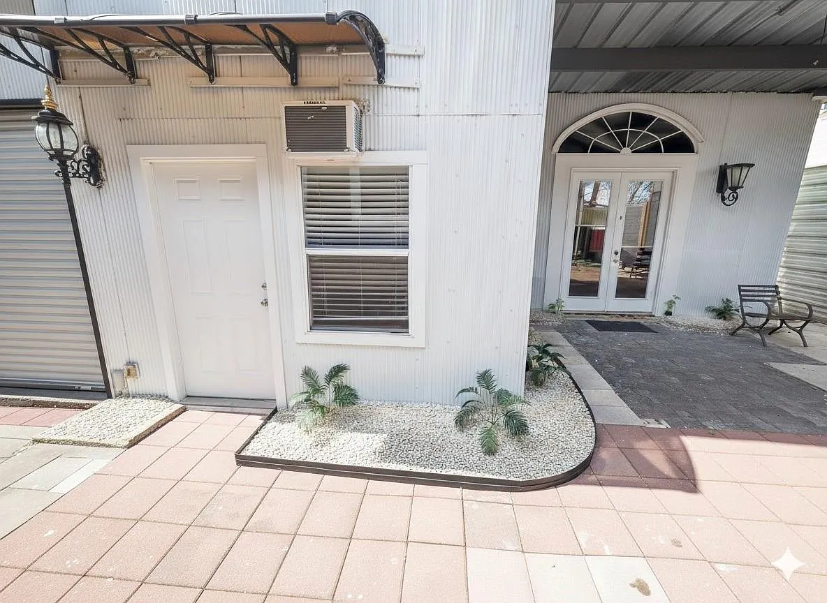 3 bed, 2.0 bath, 1069 sqft, $3,500 — Photo 1