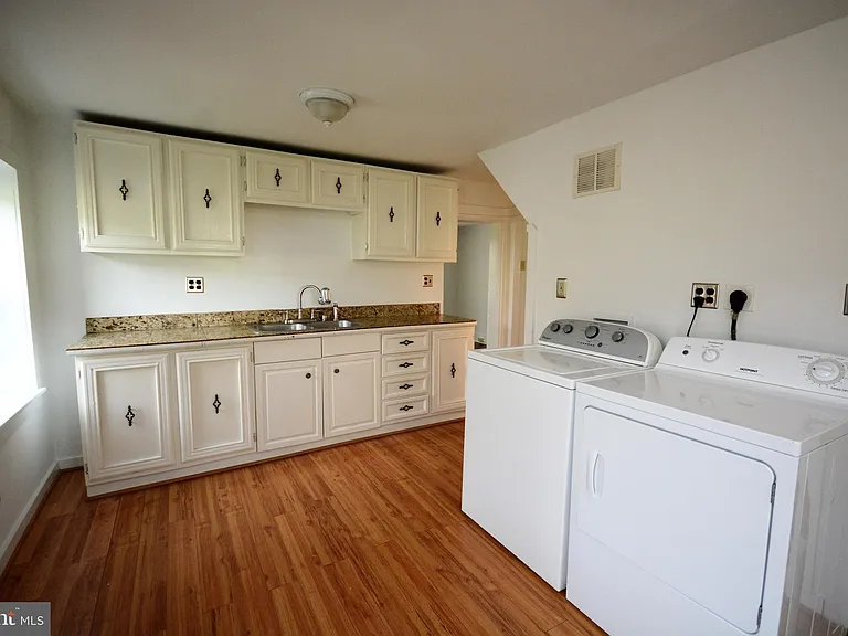 12108 Auburn Rd — Photo 8
