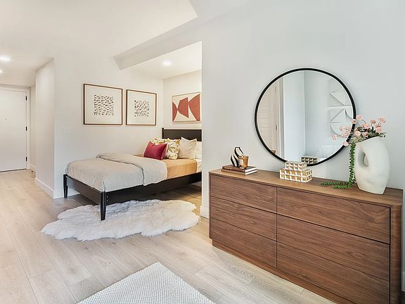 2nd image of 54 Crown St #505