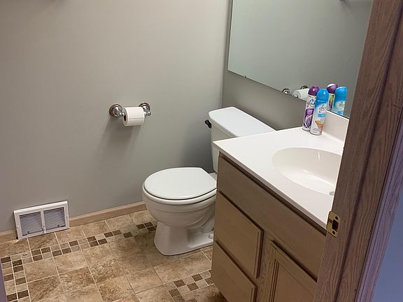 5th image of 582 Shadydale Dr