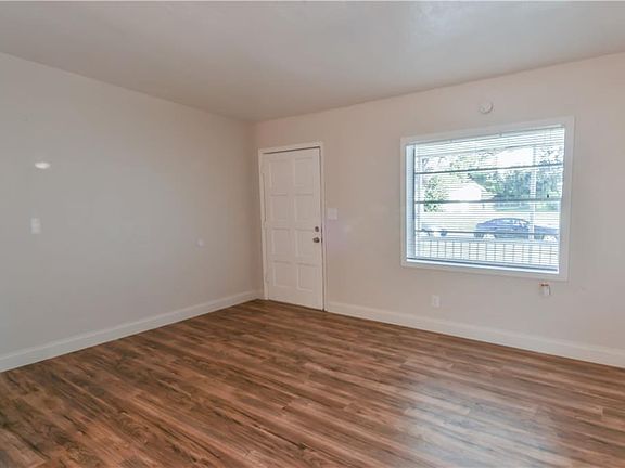 5th image of 4304 Fairlawn Dr