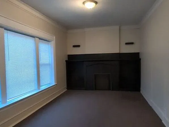 109 E 45th St #3, Chicago, IL 60653