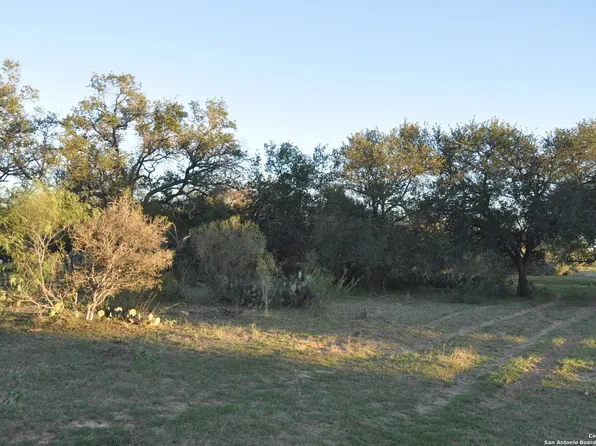 000 County Road 733, Yancey, TX 78886