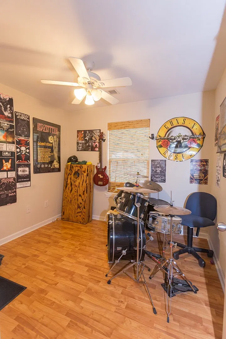 Cozy 3 bedroom house on Fourth street! — Photo 2
