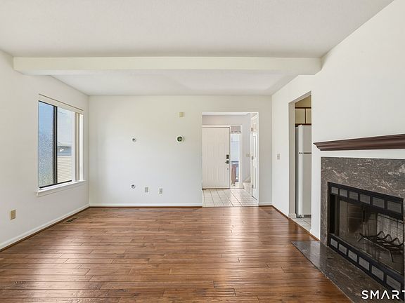 3rd image of 20 Reed Court #20
