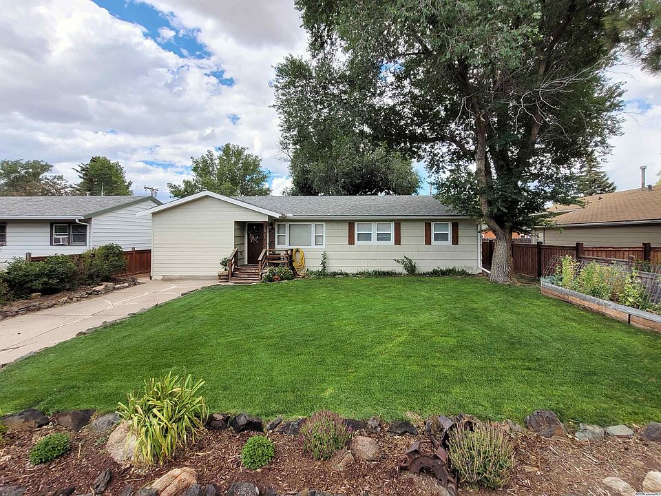 1st image of 1011 Sanders Dr