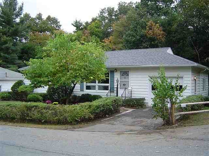 2nd image of 6 MAYFLOWER Drive
