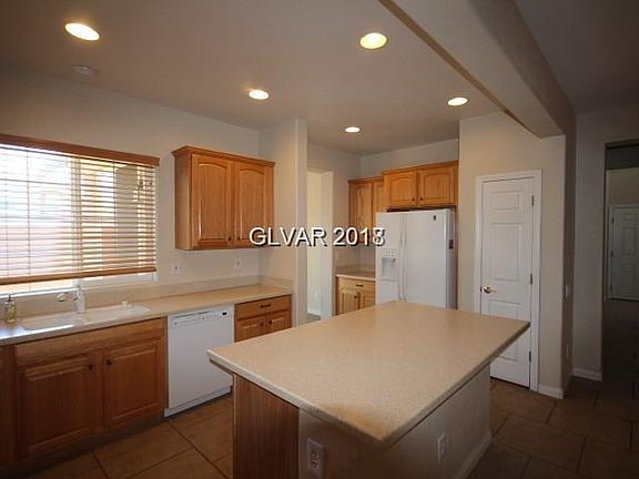 5th image of 2226 Lone Desert St