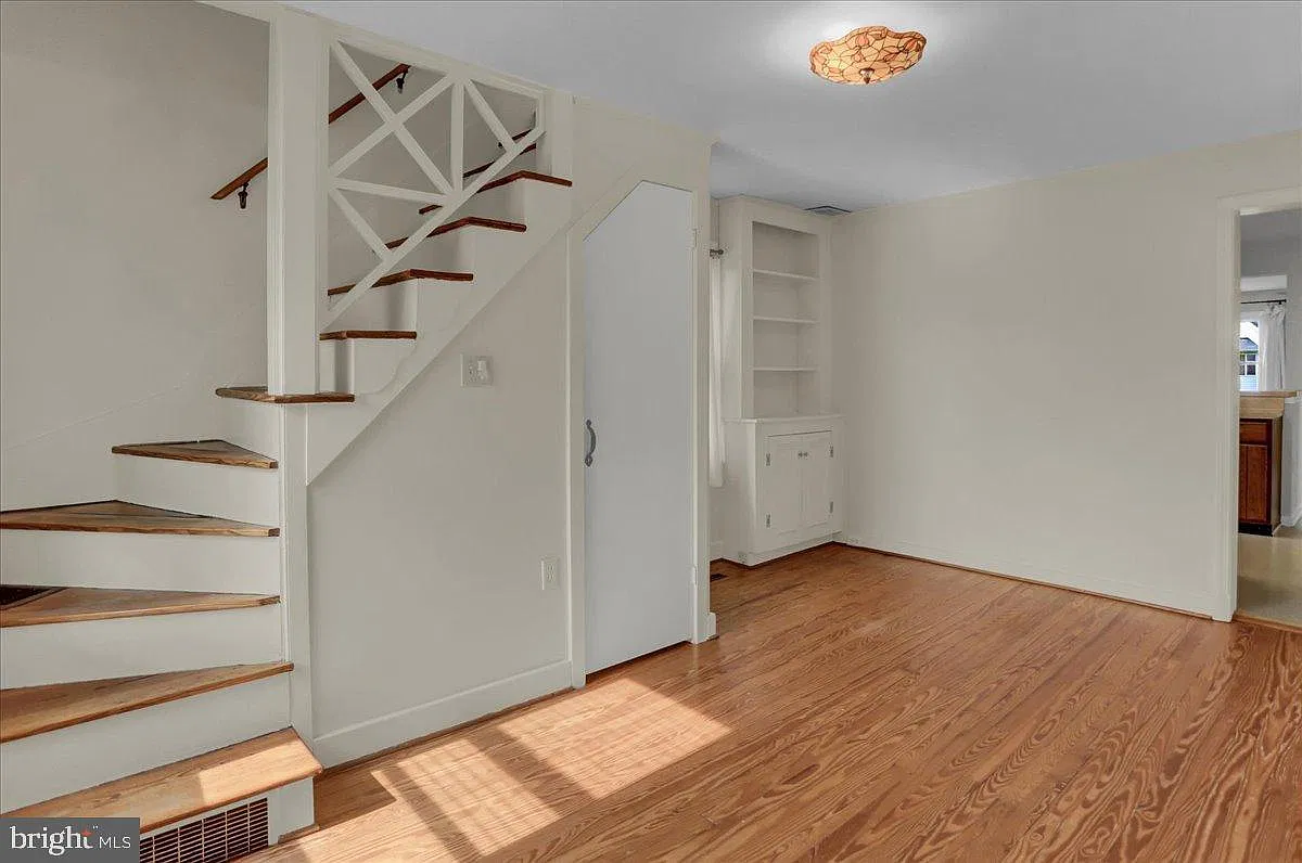 3 bed, 2.0 bath, 1764 sqft, $2,300 — Photo 4