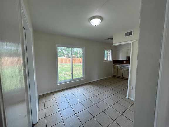 5th image of 3327 Pollydale Ave