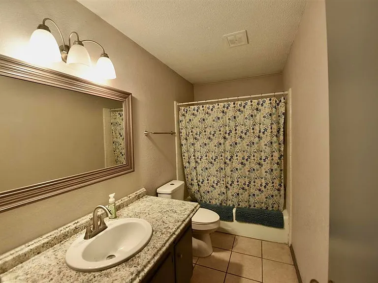 710 W Cantu St #4 — Photo 6