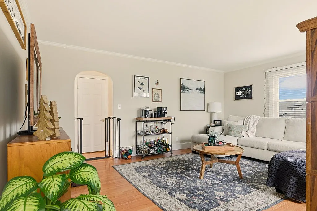 3 bed, 1645 sqft, $3,700 — Photo 3