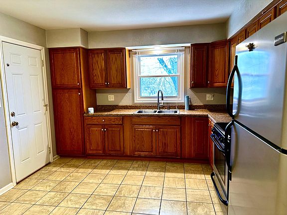 2nd image of 228 Flintridge Dr #228