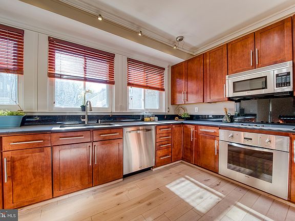 4th image of 307-309 Saint John Neumann Way