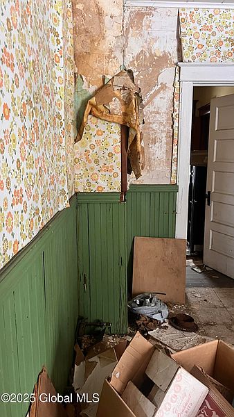 2nd image of 223-225 Vrooman Avenue