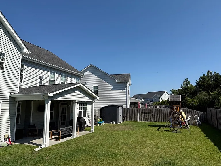 1444 Eastbourne Dr — Photo 44