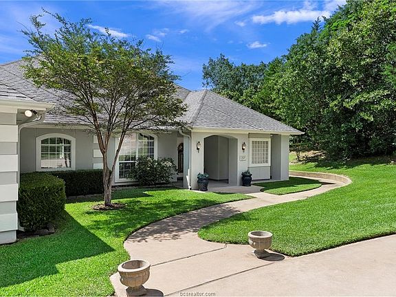 2nd image of 152 Golfview Dr