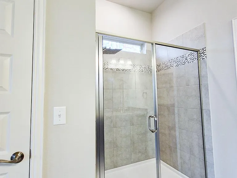 12716 Bloomington Dr — Photo 33