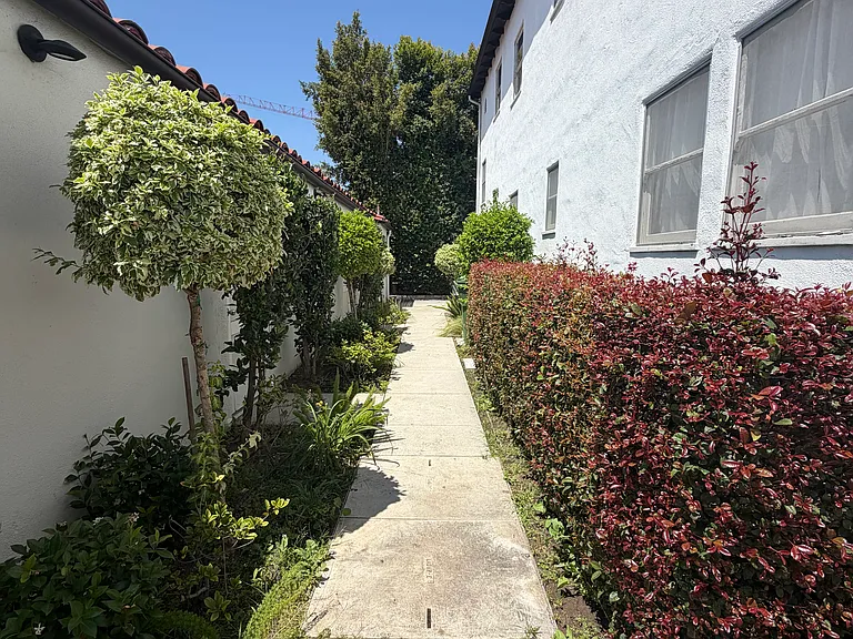 1047 S Orange Grove Ave #1 — Photo 56