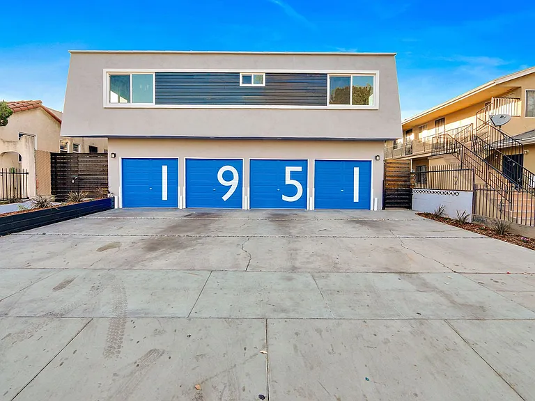 1951 Cedar Ave — Photo 12
