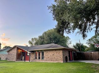 2111 Avenue L, Danbury, TX 77534