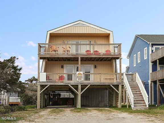 3rd image of 2604 E Beach Dr