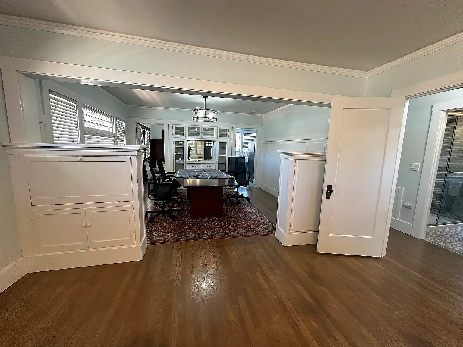 3 bed, 1350 sqft, $4,100 — Photo 3