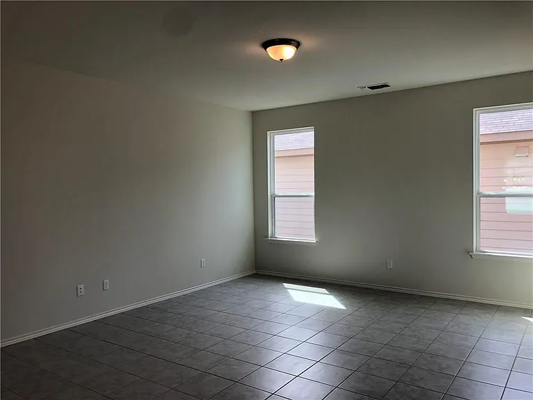 108 Yellowbark St — Photo 4