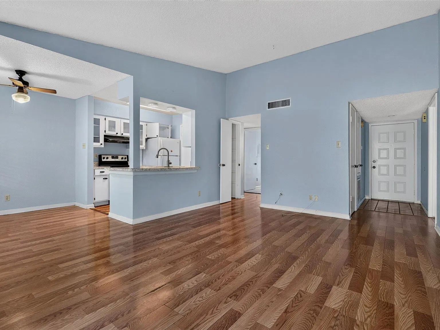 2 bed, 2.0 bath, 978 sqft, $1,345 — Photo 4