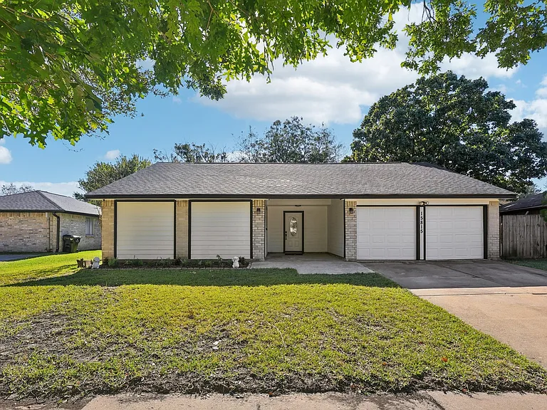15815 Crystal Grove Dr — Photo 9