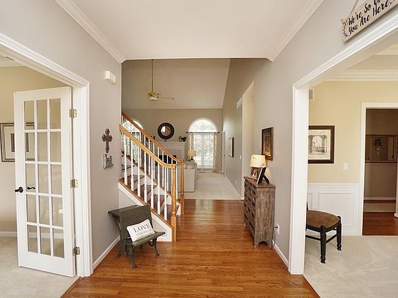 3rd image of 6848 Waterbury Ln