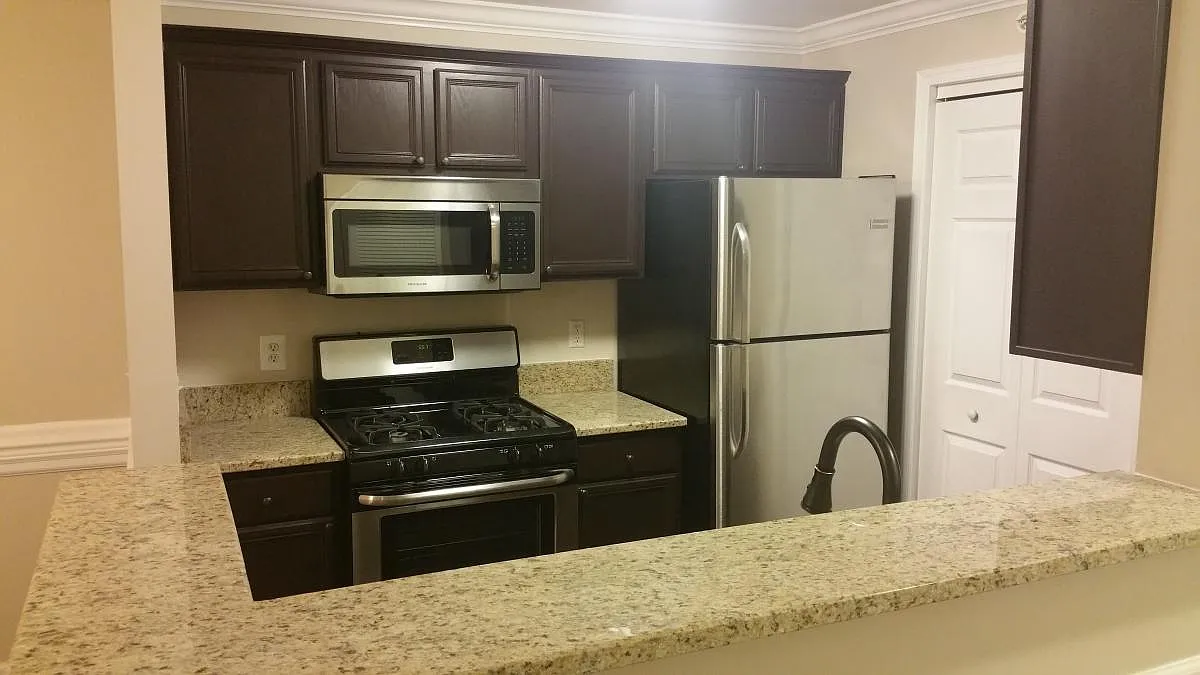 2 bed, 1105 sqft, $2,300 — Photo 1