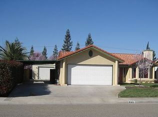 998 Cedarwood St, Hanford, CA