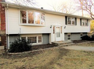 300 Stepstone Hill Rd, Guilford, CT 06437