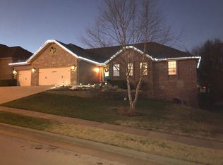 851 E Meadow Garden Ct, Nixa, MO 65714