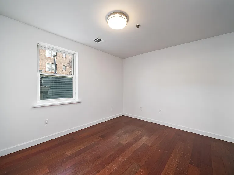 413-415 9th St #302 — Photo 9