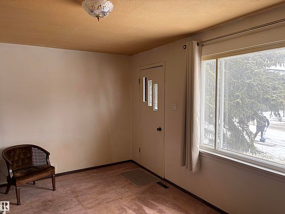 5th image of 10916 151st St NW