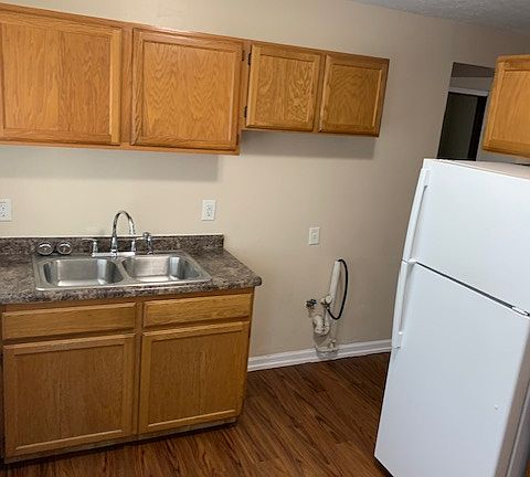 3rd image of 440 N 4th St #4