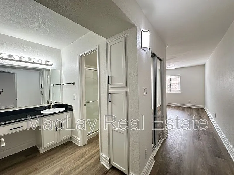 2 bed, 2.0 bath, 1184 sqft, $1,850 — Photo 2