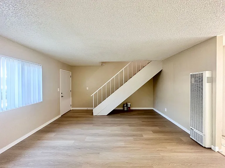 Huntington Clay Apartments — Photo 2